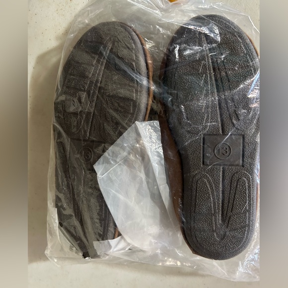 NWT Cat and Jack slippers youth size 13 - Picture 9 of 10